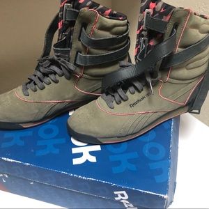 REEBOK DUBBLE BUBBLE SHOES BOOTS GREEN USED WOMEN